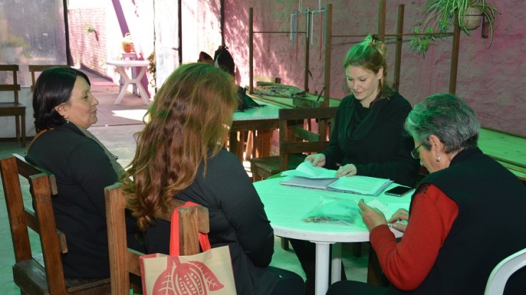 Por una alimentación saludable, brindan talleres en los barrios